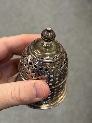 Lot 584 - A LARGE QUEEN ANNE BRITANNIA SILVER SUGAR CASTER