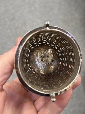 Lot 584 - A LARGE QUEEN ANNE BRITANNIA SILVER SUGAR CASTER