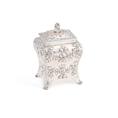 Lot 361 - AN EARLY GEORGE III SILVER TEA CADDY