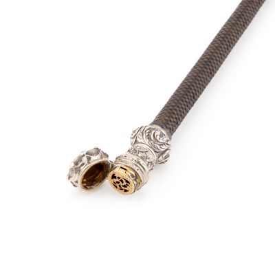 Lot 337 - A FINE VICTORIAN LADY'S SILVER-MOUNTED RIDING CROP WITH A VINAIGRETTE TERMINAL