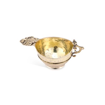 Lot 141 - A SWEDISH PARCEL-GILT SILVER KASA