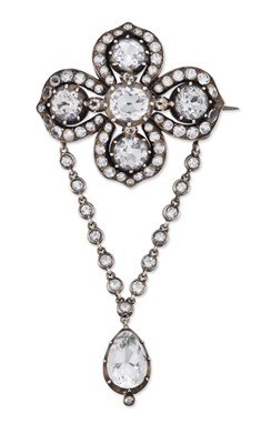 Lot 1692 - AN EARLY 19TH CENTURY ROCK CRYSTAL BROOCH