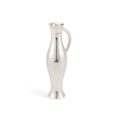 Lot 344 - A VICTORIAN SILVER JUG