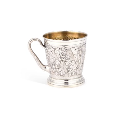 Lot 351 - A FINE VICTORIAN SILVER MUG