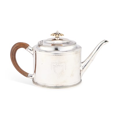 Lot 371 - A GEORGE III SILVER TEAPOT