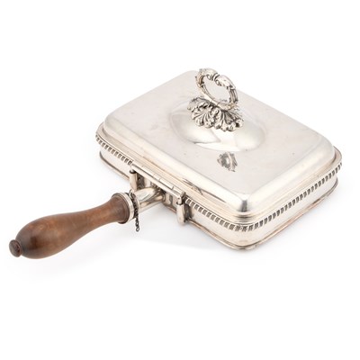 Lot 98 - A SILVER-PLATED CHEESE DISH