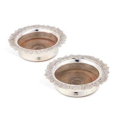 Lot 107 - A PAIR OF OLD SHEFFIELD PLATE WINE COASTERS