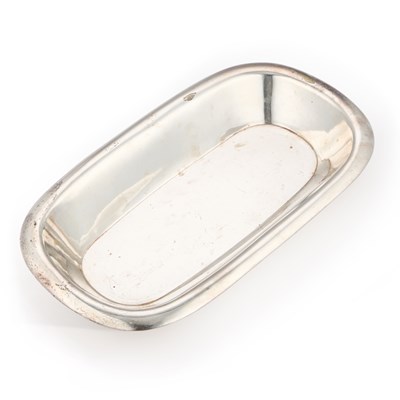 Lot 101 - A LATE VICTORIAN SILVER BREAD DISH