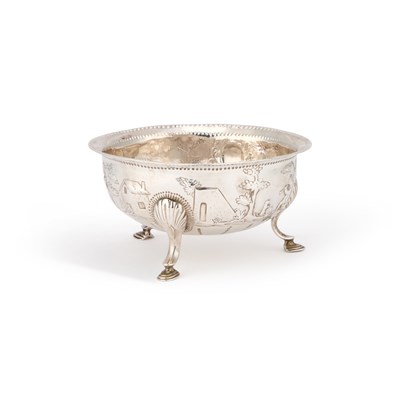 Lot 164 - A GEORGE III IRISH SILVER SUGAR BOWL