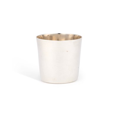 Lot 165 - A GEORGE III SILVER BEAKER