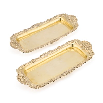 Lot 384 - A PAIR OF GEORGE III SILVER-GILT SNUFFER TRAYS
