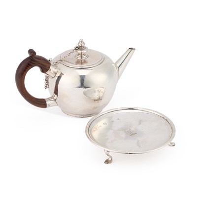 Lot 394 - A GEORGE I SILVER BULLET TEAPOT ON A GEORGE II SILVER STAND