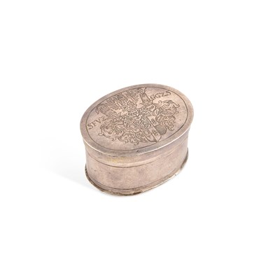 Lot 403 - AN UNMARKED 17TH CENTURY OVAL SILVER BOX
