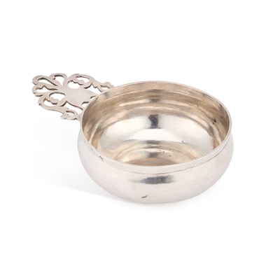 Lot 390 - A GEORGE I SILVER BLEEDING BOWL