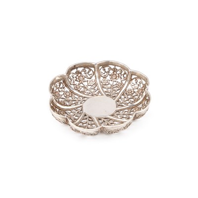 Lot 111 - A LATE 19TH CENTURY INDIAN SILVER DISH