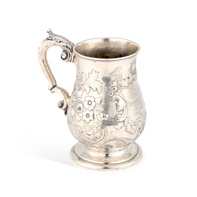 Lot 110 - A LARGE MID-19TH CENTURY INDIAN COLONIAL SILVER MUG