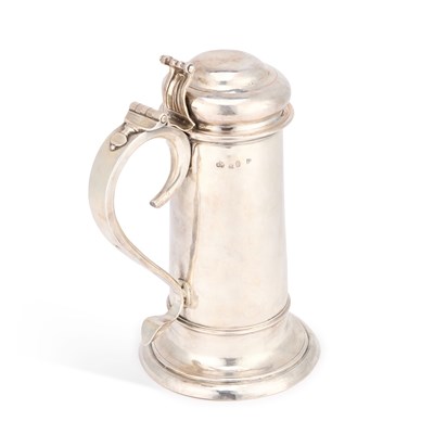 Lot 392 - A LARGE GEORGE I BRITANNIA STANDARD SILVER LIDDED FLAGON
