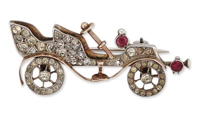 Lot 1797 - AN EARLY 20TH CENTURY NOVELTY PASTE AUTOMOBILE BROOCH