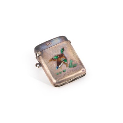 Lot 257 - AN EDWARDIAN SILVER AND ENAMEL VESTA CASE