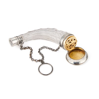 Lot 312 - A 19TH CENTURY FRENCH SILVER-MOUNTED CUT-GLASS COMBINATION SCENT BOTTLE AND VINAIGRETTE
