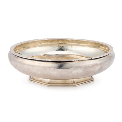 Lot 268 - AN ARTS AND CRAFTS SILVER BOWL