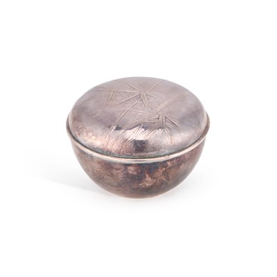 Lot 123 - A JAPANESE STERLING SILVER BOX AND COVER