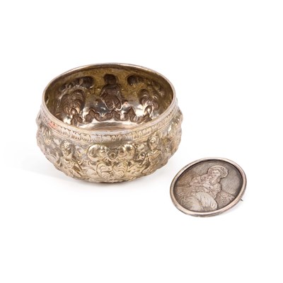 Lot 122 - A SMALL BURMESE SILVER BOWL