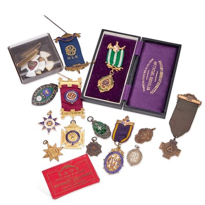 Lot 15 - A GROUP OF FRATERNAL MEDALS AND JEWELS