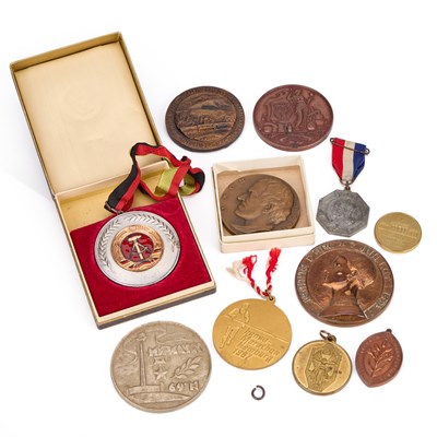 Lot 19 - A MIXED LOT OF MEDALLIONS