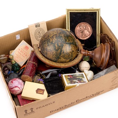 Lot 200 - A MIXED LOT OF COLLECTABLES