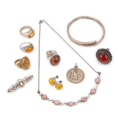 Lot 170 - A GROUP OF JEWELLERY
