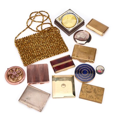 Lot 197 - A MIXED LOT OF COMPACTS