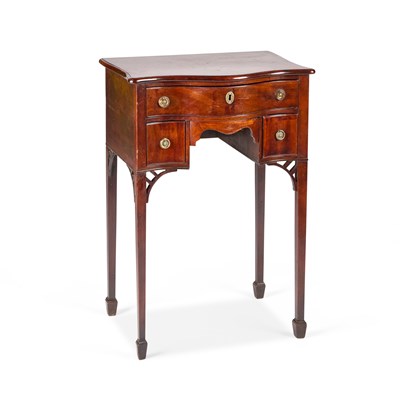 Lot 662 - A SMALL GEORGE III MAHOGANY SIDE TABLE