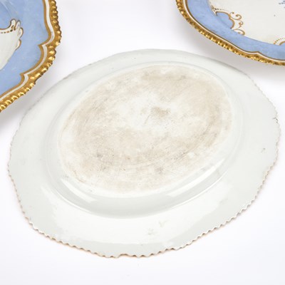 Lot A WORCESTER (FLIGHT, BARR & BARR) PORCELAIN PERIWINKLE-GROUND DINNER SERVICE