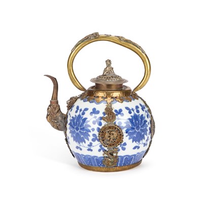 Lot 151 - A CHINESE METAL-MOUNTED BLUE AND WHITE PORCELAIN TEAPOT