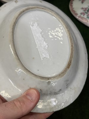 Lot 183 - A CHINESE FAMILLE ROSE PORCELAIN BUTTER TUB, STAND AND COVER