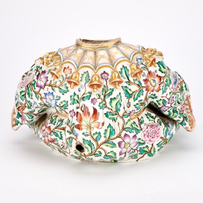 Lot 87 - A 19TH CENTURY CONTINENTAL PORCELAIN PAGODA FIGURE BASE