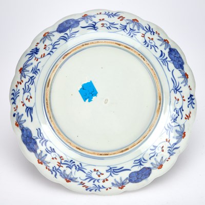 Lot 118 - A JAPANESE IMARI CHARGER