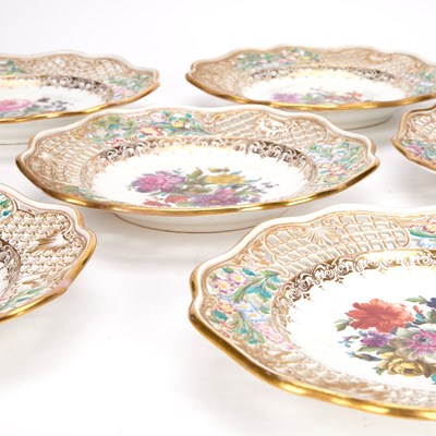 Lot A SET OF SIX CONTINENTAL PORCELAIN CABINET PLATES