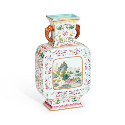 Lot 55 - A CHINESE FAMILLE ROSE PORCELAIN VASE