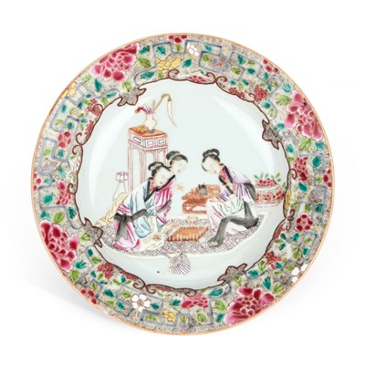 Lot 47 - A CHINESE FAMILLE ROSE PORCELAIN PLATE
