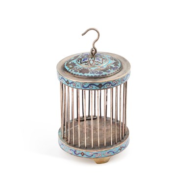 Lot 132 - A CHINESE SILVER AND ENAMEL CRICKET CAGE