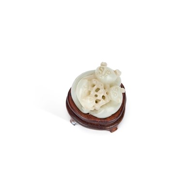 Lot 48 - A CHINESE CELADON JADE CARVING OF CATS