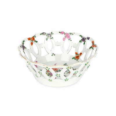 Lot 37 - A WORCESTER PORCELAIN BASKET