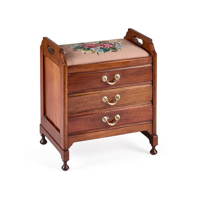 Lot 638 - AN EDWARDIAN MAHOGANY PIANO STOOL