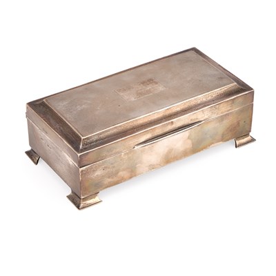 Lot 134 - A GEORGE V SILVER CIGARETTE BOX