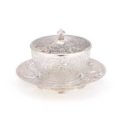 Lot 150 - A FRENCH SILVER AND INTAGLIO 'ROCK CRYSTAL' GLASS BUTTER DISH