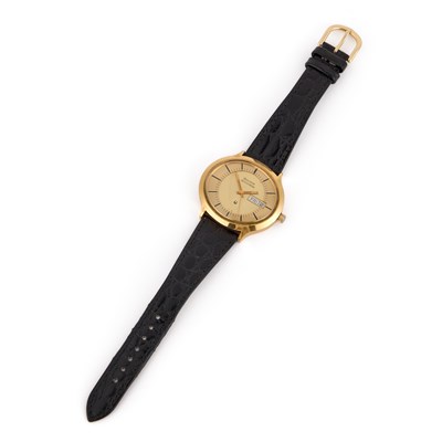 Lot 413 - A GENTS GOLD PLATED BULOVA ACCUTRON STRAP WATCH
