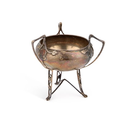 Lot 403 - AN ART NOUVEAU SILVER THREE-HANDLED BOWL