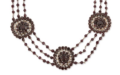 Lot 1698 - A GARNET NECKLACE